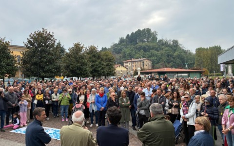Più di un migliaio di persone hanno marciato e manifestato a Montello per dire «no all’inceneritore!»