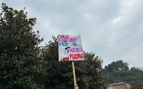 Odori molesti dalla Montello Spa: «Situazione ormai insostenibile, ma da Regione nessuna risposta»