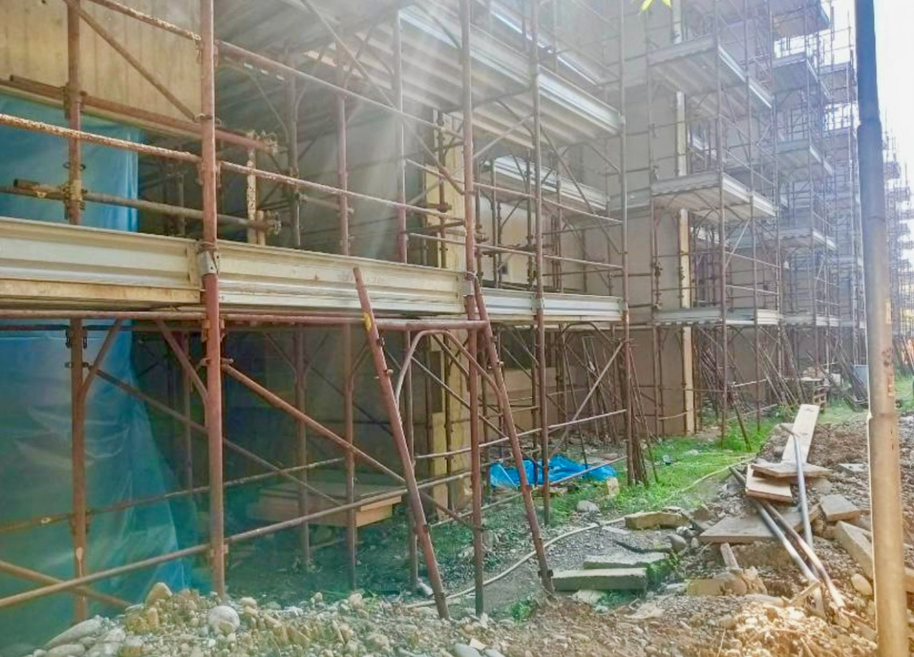 Dopo l’inatteso stop, sono ripartiti i lavori alla scuola Moro di Seriate (con azioni legali in vista)