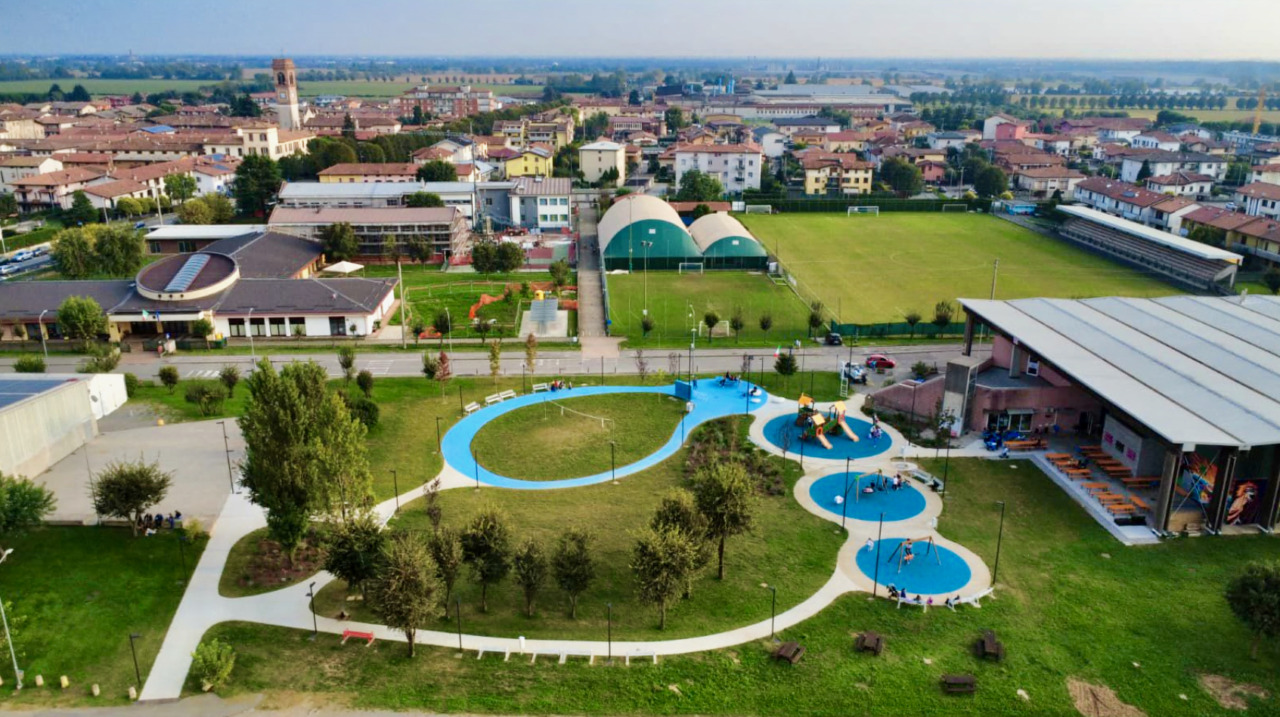 Taglio del nastro per l’ampliamento del parco di via Azzurri 2006 a Comun Nuovo