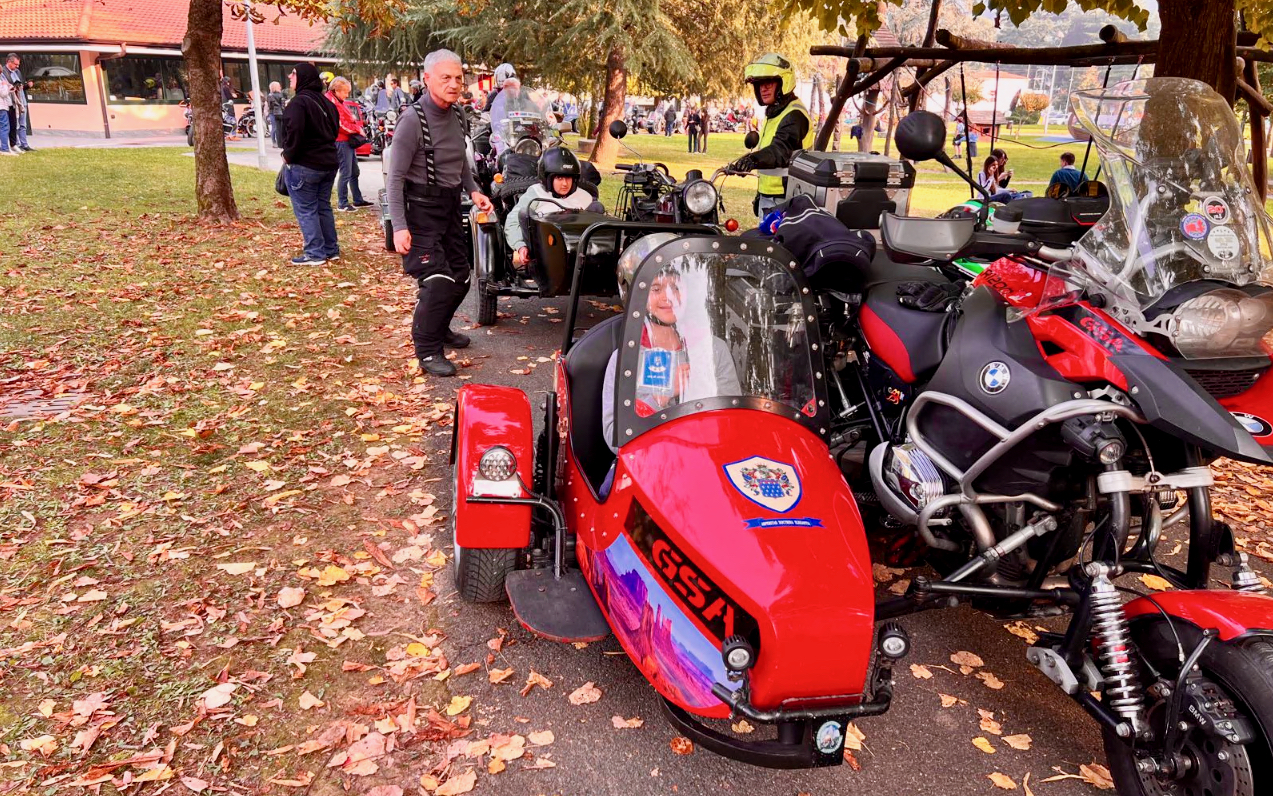 Sidecar, emozioni e inclusione su due ruote: una giornata di festa a Nembro, in ricordo di Gigi