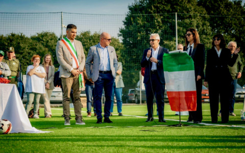 Finalmente il taglio del nastro per il nuovo campo da calcio in erba sintetica di Osio Sopra