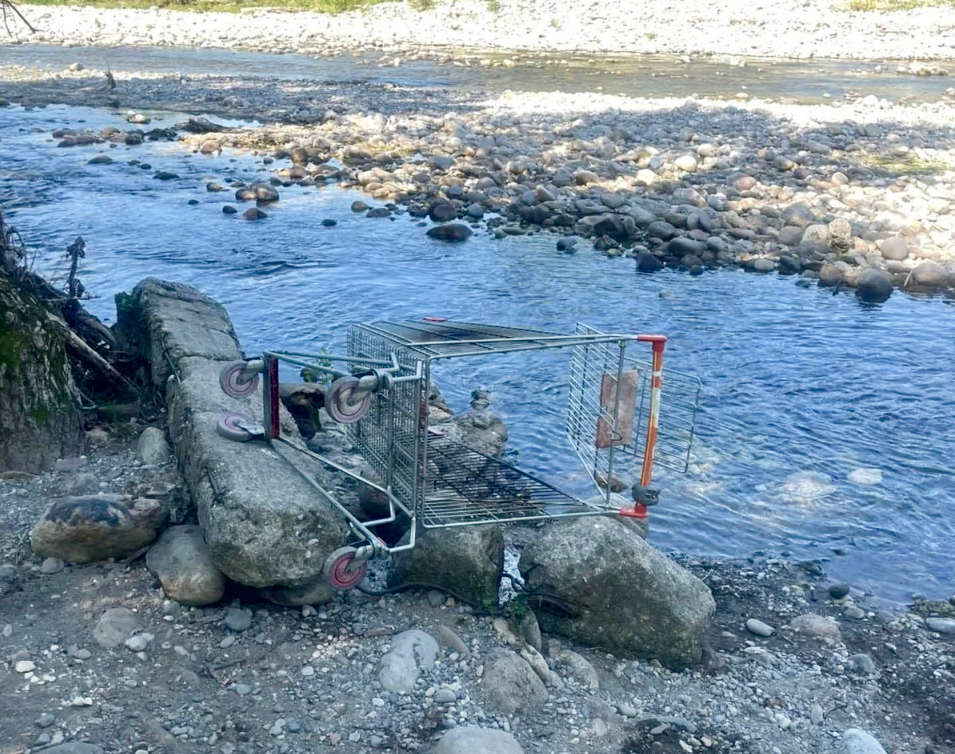 Il Belvedere sul Brembo a Dalmine al centro delle polemiche su degrado e sporcizia
