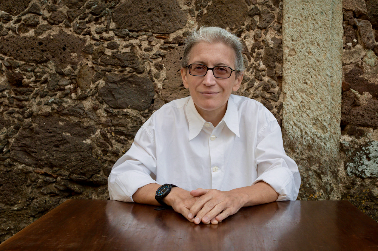 La poeta bergamasca Nadia Agustoni: «La poesia non ci salva, solo vivere salva la vita»