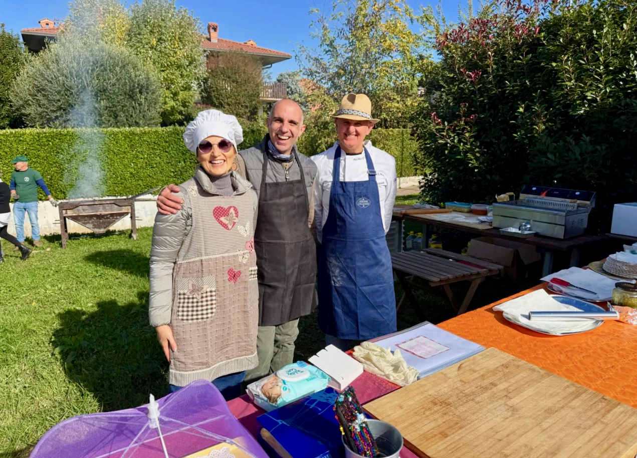 Vintage e beneficenza: che successo i mercatini dell’usato al Centro sociale comunale di Mozzo!
