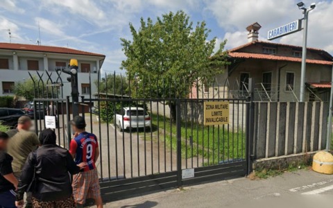 «Arrestatemi, se non lavoro non riesco a pagare l’affitto»: evade dai domiciliari e si consegna ai carabinieri