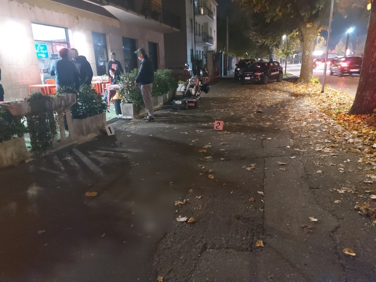 Dopo l’accoltellamento e le liti, sospesa la licenza al bar di Treviglio teatro dell’aggressione