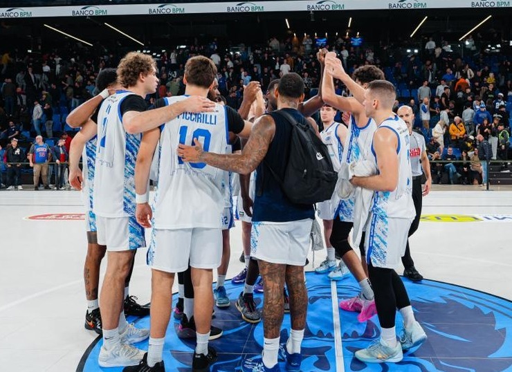 Pesaro espugna Bergamo: Blu Basket battuta 101-83. Code agli ingressi di una ChoursLife Arena gremita