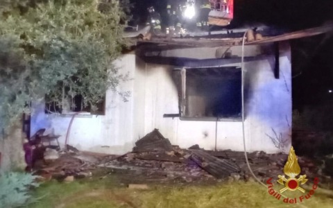 Incendio in una villetta a Sarnico, trovato il corpo senza vita della 75enne Floria Paissoni