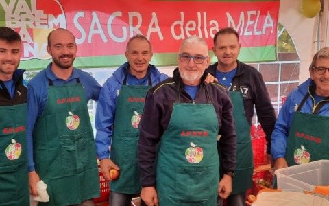 Mela della Val Brembana superstar: la sua festa a Moio de’ Calvi fa il tutto esaurito