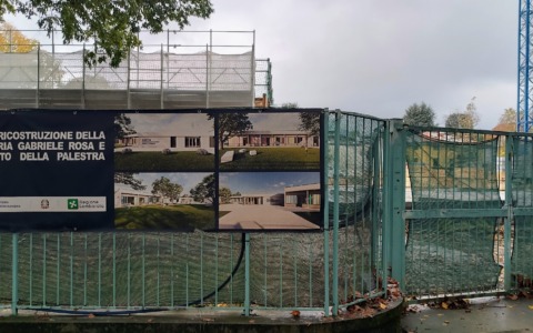 La scuola Gabriele Rosa a Bergamo, tra ritardi e inadempimenti: «A che punto è il cantiere?»