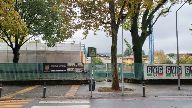 Il cantiere della scuola Gabriele Rosa va a rilento: «Ad oggi si vedono solo le fondamenta, doveva già essere finita»