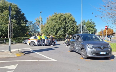 Schianto fra moto e auto a Cologno al Serio, gravissimo un 19enne