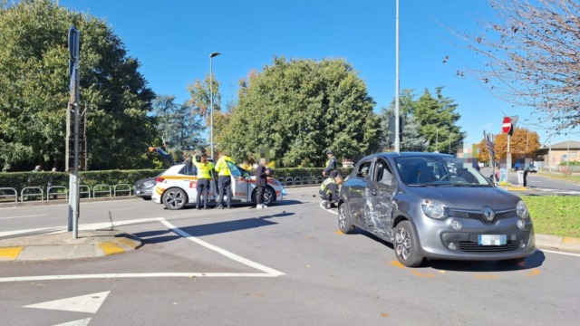 Schianto fra moto e auto a Cologno al Serio, gravissimo un 19enne