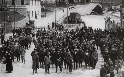 Cent’anni per gli alpini dell’alta Valle Brembana: una giornata di festa (con il Moròt e il Bepi)