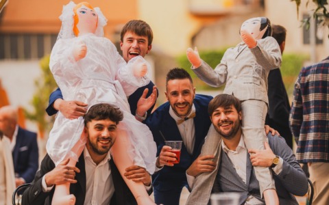 La “Sposa Fasulla” ha il cuore… d’oro: a Cazzano un inconsueto matrimonio a fine benefico