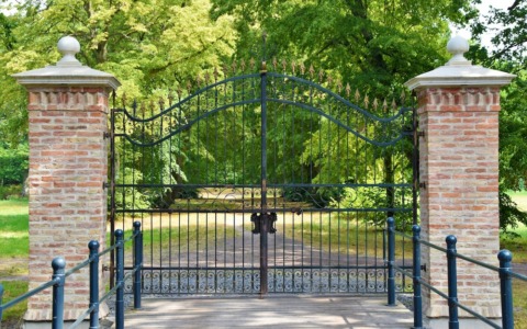 Qual è il materiale migliore per un cancello, ferro o alluminio: il fabbro della carpenteria metallica risponde