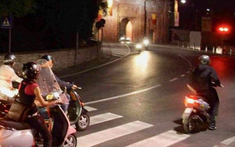 Troppo rumore, i residenti di Città Alta chiedono al Comune di creare la “zona silenziosa”