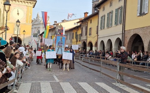 Palio dei Cantù, protesta contro gli animalisti per aver fatto annullare la gara degli asinelli