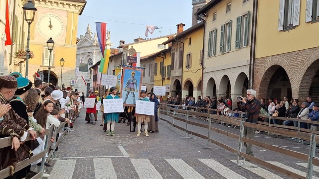 Palio dei Cantù, protesta contro gli animalisti per aver fatto annullare la gara degli asinelli