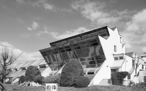 La memoria architettonica di Bergamo su pellicola nella mostra del fotografo Introini. E ci sono i podcast