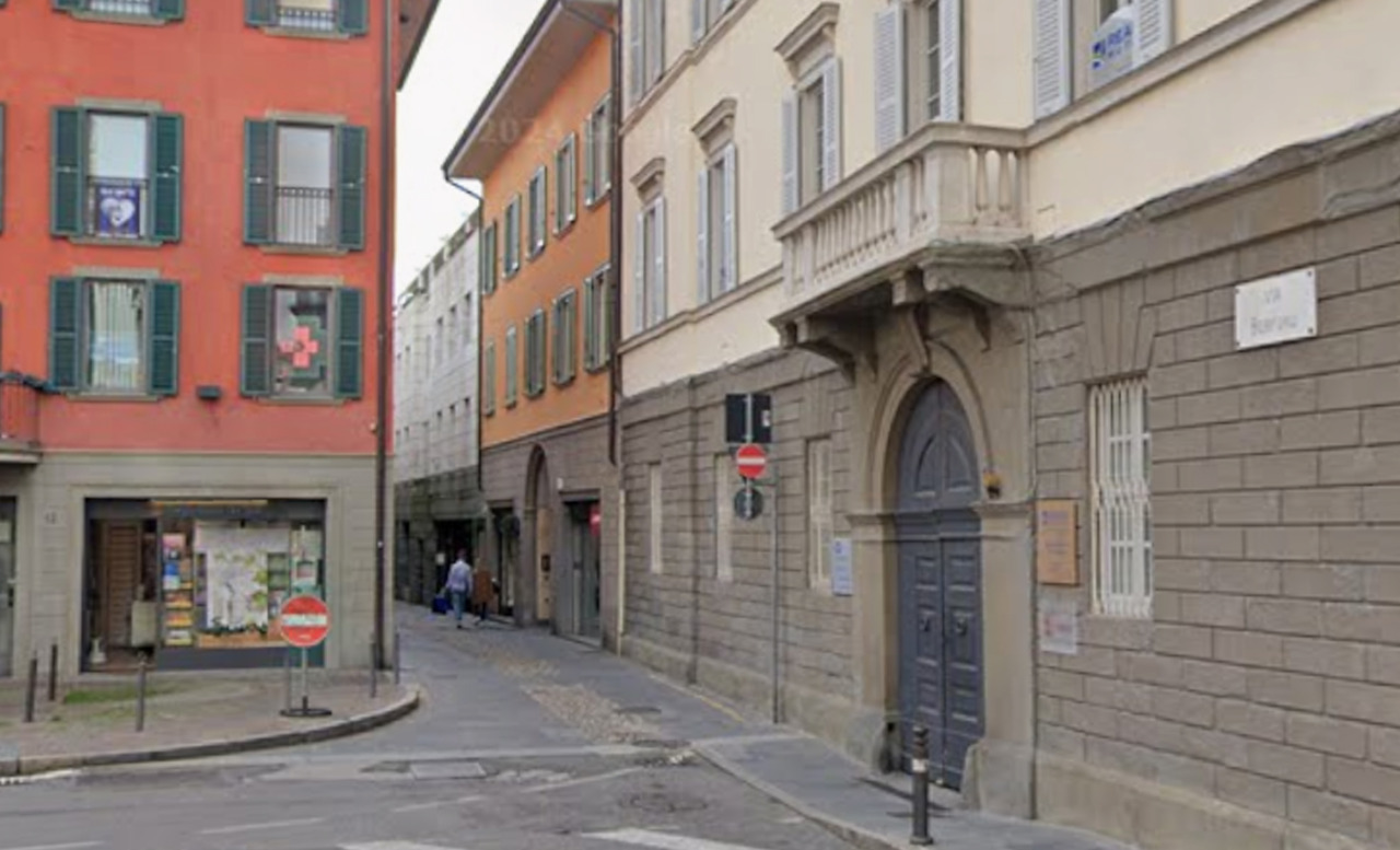 Blackout in centro a Bergamo: molti palazzi e uffici senza elettricità per più di dure ore