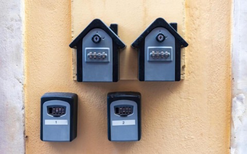 Boom delle case vacanza in Città Alta e nei borghi, il Comune di Bergamo prova a mettere il lucchetto