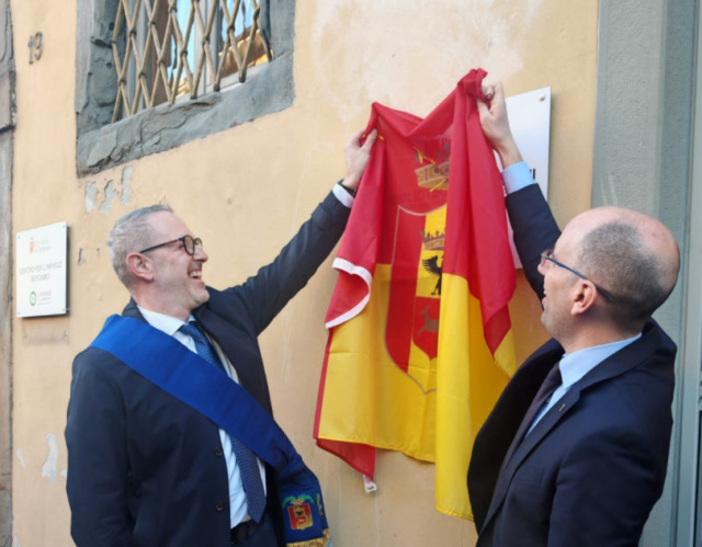La Biblioteca dei Comuni ha trovato casa in Borgo Santa Caterina, nella ex farmacia