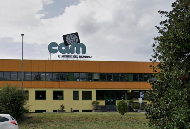 Cam, i reparti produttivi di due stabilimenti chiuderanno a gennaio. I lavoratori scendono in piazza