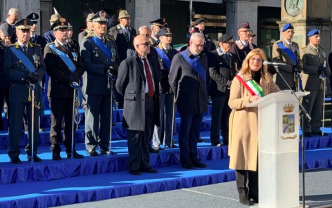 Celebrazioni del 4 novembre, il discorso della sindaca Carnevali: «Bergamo vicina ai popoli in guerra»