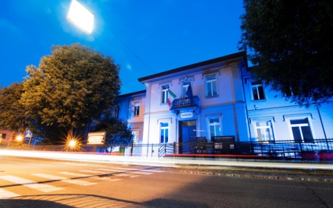 Comportamenti ritenuti osceni in Consiglio comunale a Pontirolo: le minoranze chiedono provvedimenti