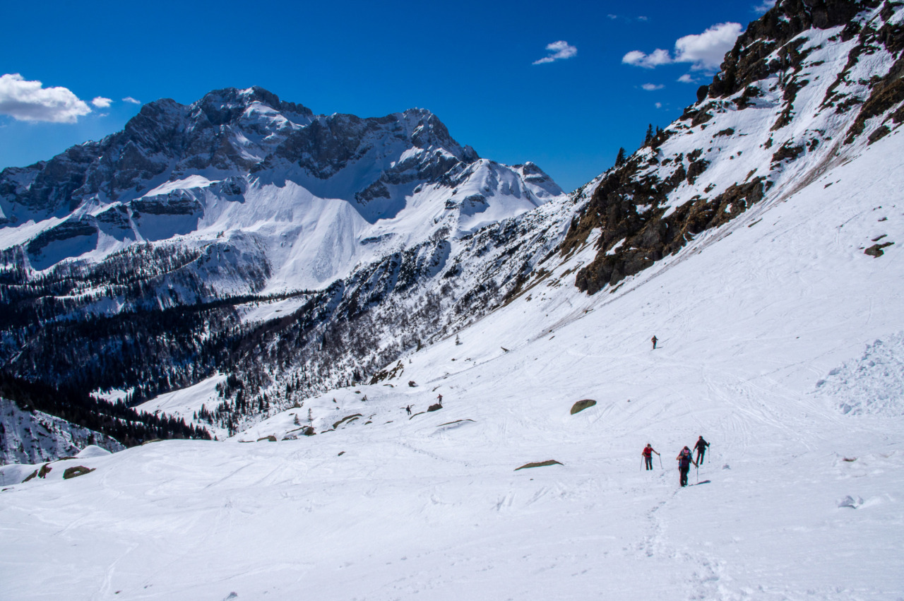 Immersi nell’incanto, fino al rifugio Alpe Corte e oltre: l’inverno in tutto il suo splendore