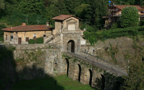 Ztl di Valverde, eccezioni in via sperimentale per ospiti di residenti, clienti di attività e fedeli della parrocchia