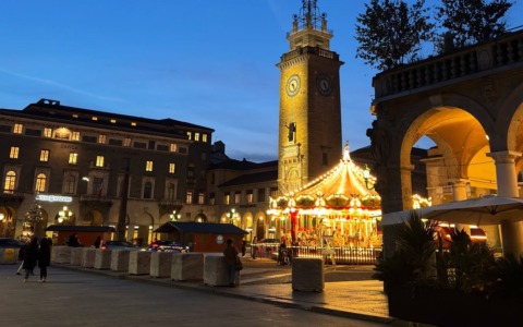 Bergamo si accende per il Natale: luminarie, ruota panoramica e mercatini in arrivo