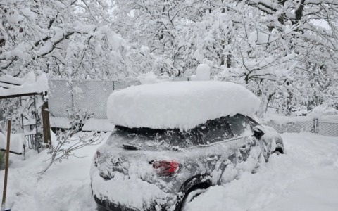 Il bilancio della prima nevicata stagionale in Bergamasca, tra proteste, incidenti e traffico bloccato
