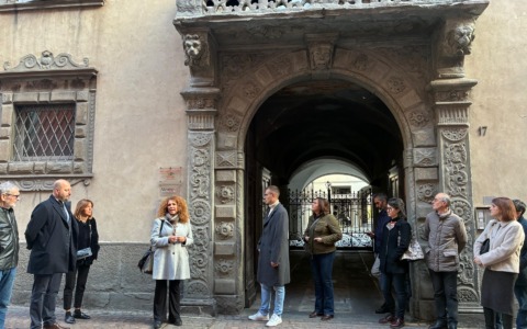 Riscoprire luoghi, storie e simboli di Alzano Lombardo con un percorso in 45 targhe
