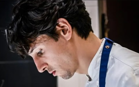 Dalla Val Seriana al firmamento della cucina: chi è Mattia Pecis, il miglior giovane chef d’Italia 2026