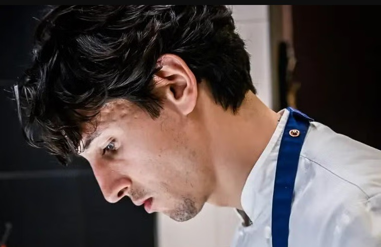 Dalla Val Seriana al firmamento della cucina: chi è Mattia Pecis, il miglior giovane chef d’Italia 2026