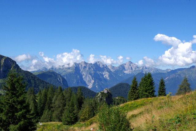 Tra casolari e baite che sembrano dipinti in paesaggi da fiaba: è la meravigliosa Val Sedornia