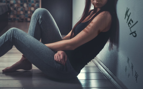 Drogava donne conosciute su app di incontri e poi le violentava: arrestato un 34enne