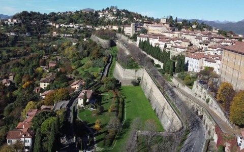 Le Mura Venete di Bergamo: un patrimonio UNESCO vissuto ogni giorno da chi vive la città