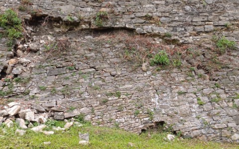 Cortina di Santa Grata, situazione invariata dopo il crollo. Ma servono lavori di messa in sicurezza