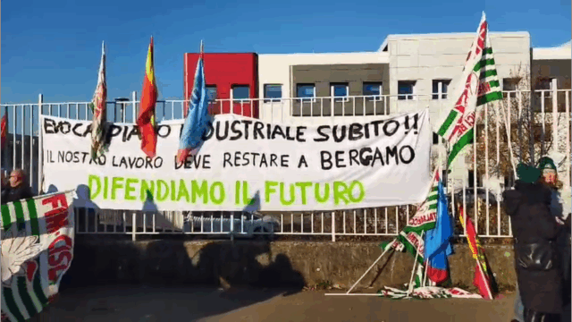 Rischio delocalizzazione in Romania, oltre 300 dipendenti in sciopero davanti alla sede di Evoca di Valbrembo