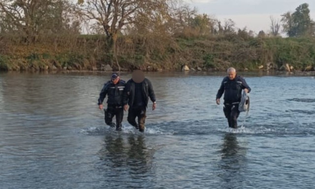 Pusher tenta la fuga nel Serio: arrestato dopo un inseguimento nel fiume