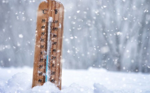 A noi il freddo di questi giorni non fa paura. Anche perché “mani gelide, cuore caldo”