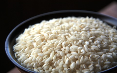 Ottant’anni di riso Carnaroli: il “re” dei risotti protagonista negli agriturismi bergamaschi