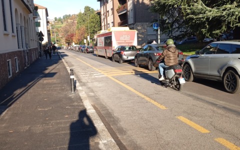 Via Statuto, lavori finiti a metà: la segnaletica scomparsa e la rabbia dei residenti