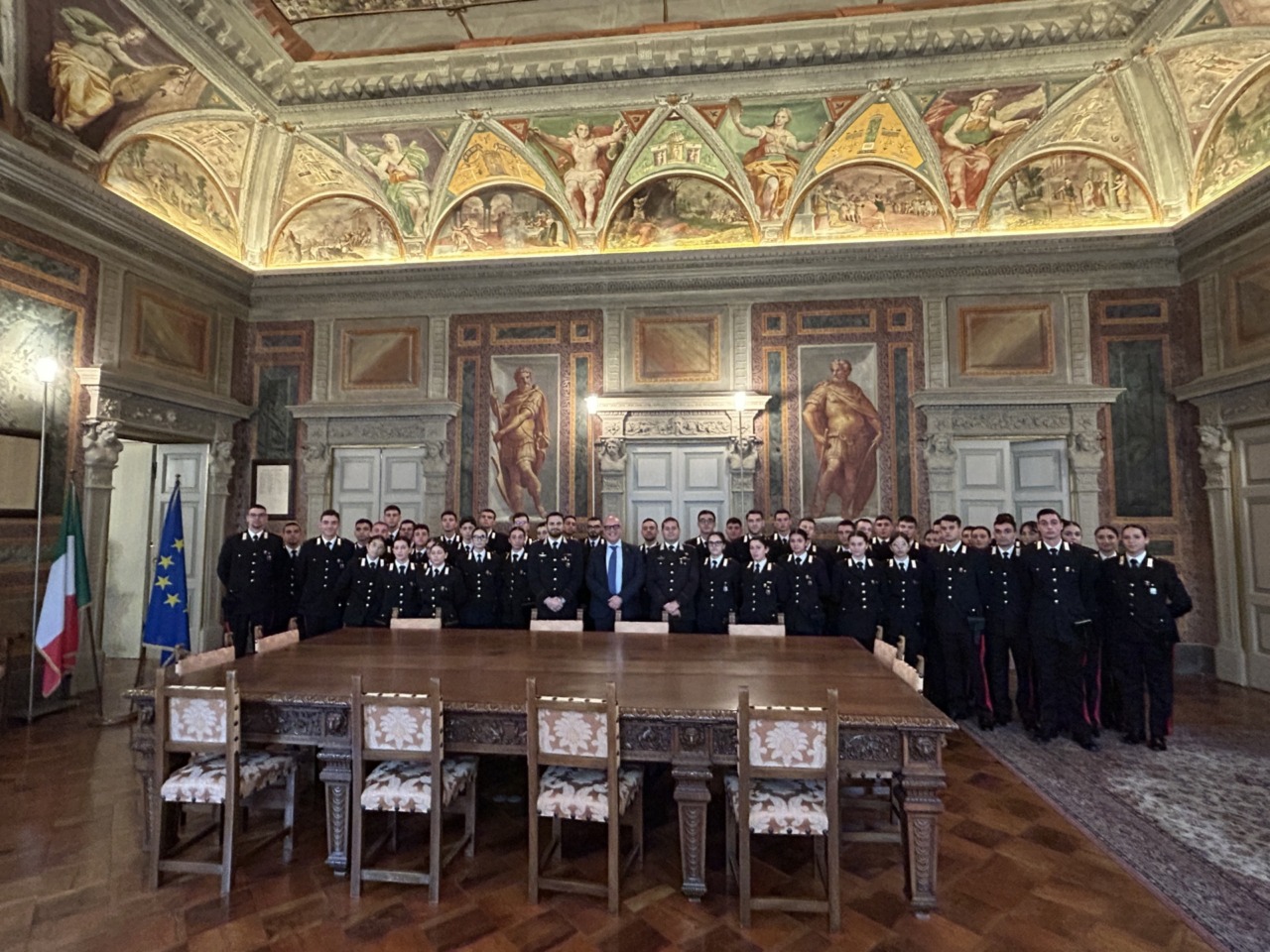 Il prefetto e il comandante dei carabinieri accolgono i nuovi cinquanta militari dell’Arma in via Tasso