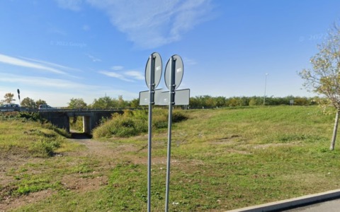 Senzatetto polacco trovato morto vicino al sottopassaggio ad Azzano: nessun segno apparente di violenza