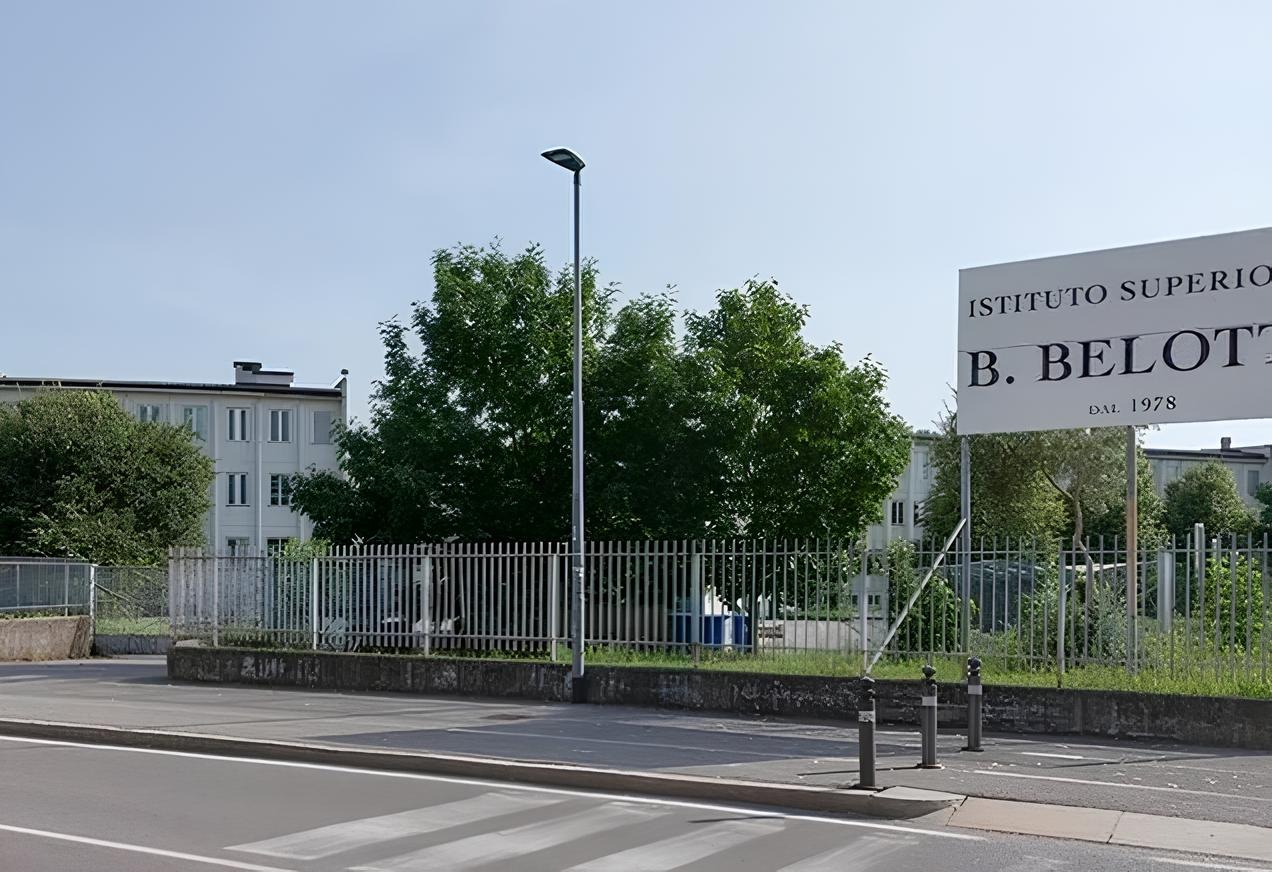 Ancora spray al peperoncino spruzzato in una scuola: cinque intossicati all’Istituto Belotti di Bergamo